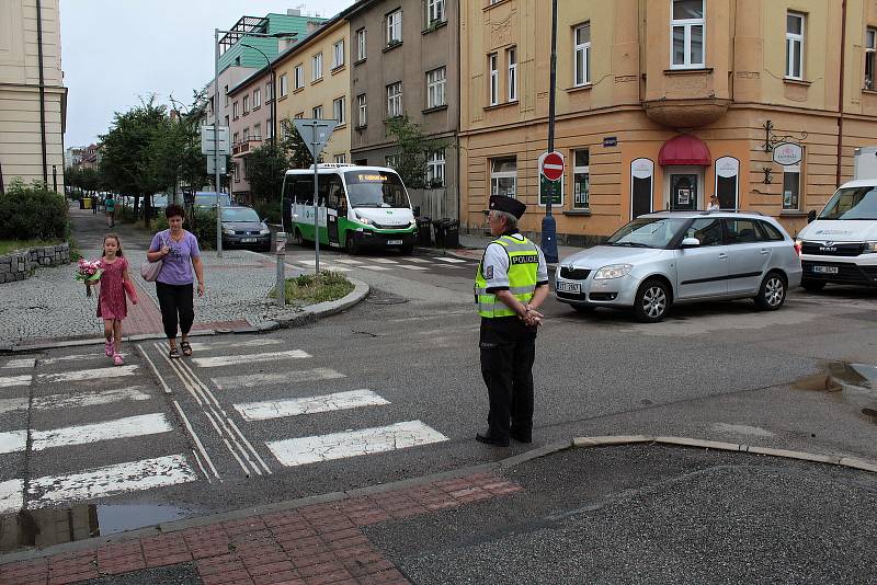 Dopravně-bezpečnostní akce Policie ČR v ulicích Benešova na konci školního roku.