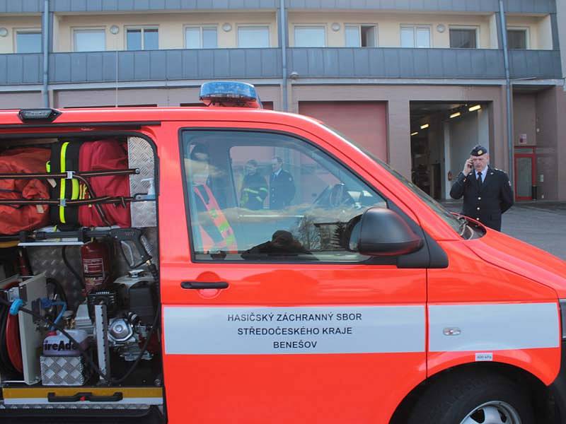 RZA Volkswagen s tříčlennou hasičskou jednotkou je od středy zařazený do ostrých výjezdů. 