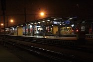 Benešovské vlakové nádraží v noci.