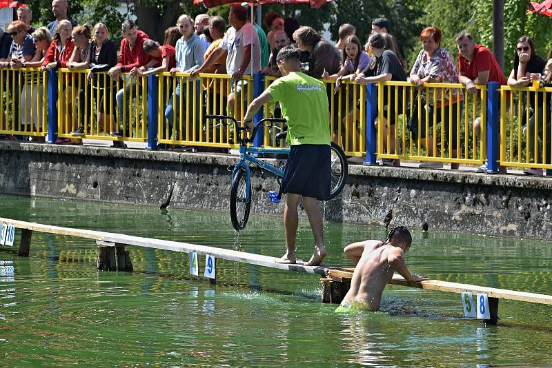 Water cup - přejezd přes rybník v Řimovicích.