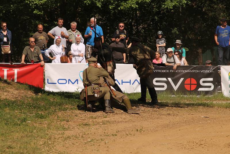 Vojenské technické muzeum se opět po roce velkolepě otevřelo veřejnosti. Dvacátou druhou sezonu zahájil průlet letounů i ukázka bitvy u Zborova.