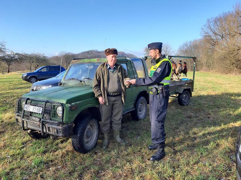 Policisté se zaměřují na kontroly honů.