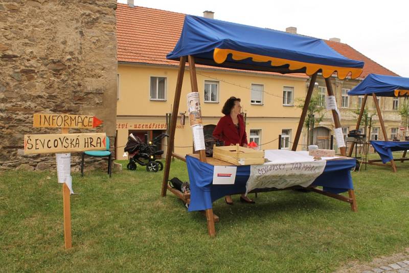 Ševcovský staročeský jarmark nabídl návštěvníkům zábavu, hry, muziku i různorodou nabídku stánkařů a řemeslníků.