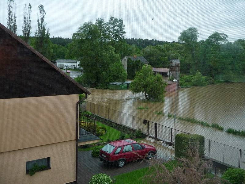 Velká voda v Hrusicích u Týnce nad Sázavou.