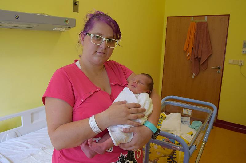 Tomáš Kratochvíl se Ivaně a Tomášovi narodil v benešovské nemocnici 1. července 2022 v 11.06 hodin, vážil 3320 gramů. Rodina bydlí v Krhanicích.