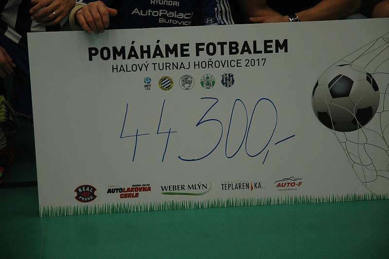 V hořovické sportovní hale se hrál turnaj pod názvem Pomáháme fotbalem.