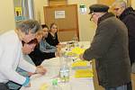 První den druhého kola prezidentských voleb ve Vlašimi, na úřadě.