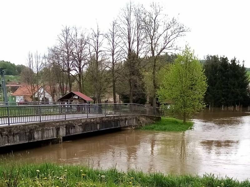 Řeka Blanice v Ostrově.