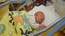 Tomáš Bareš se Markétě a Radkovi narodil v benešovské nemocnici 26. června 2022 v 15.03 hodin, vážil 3630 gramů. Doma v Nesvačilech na něj čekaly sestry Tereza (15) a Veronika (13).