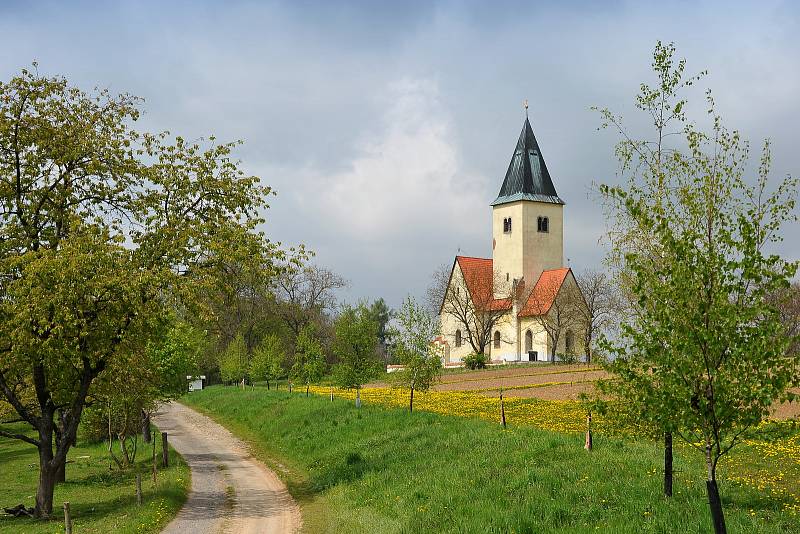 Momentky z připomínky 800. výročí kostela sv. Jakuba a Filipa na Chvojně.