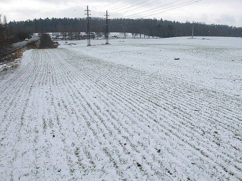 Silnici E55 by měla kvůli přístupu k autobusovým zastávkám překonávat nová lávka.