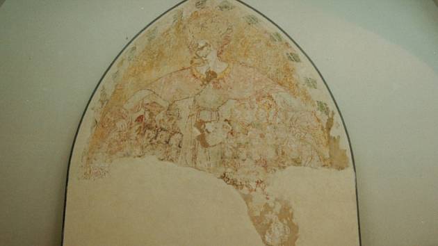 Fresky, které objevili dělníci při demolici dolnokralovického kostela sv. Jana Křtitele před zaplavením území. Je na nich vyobrazena Panna Maria Ochranitelka. 