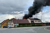 Požár rodinného domu vypukl v Čechticích ve středu 5. května po páté hodině odpolední.