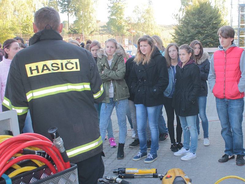 Studenti benešovských středních škol premiérově absolvovali projekt „Dožij se dvaceti". 