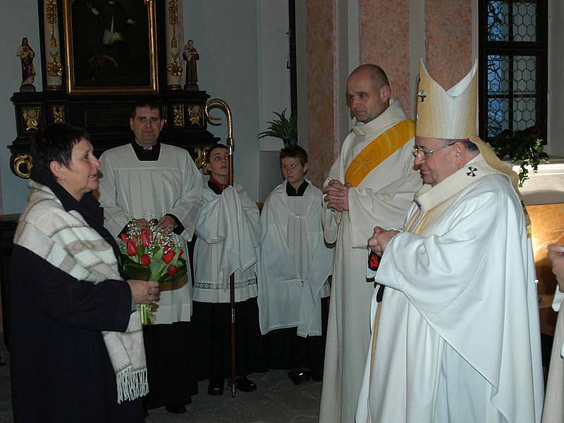 Svěcení kaple Nejsvětější Trojice na Komorním Hrádku.