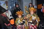 Mateřské centrum Hvězdička pořádalo Halloweenský lampionový průvod.