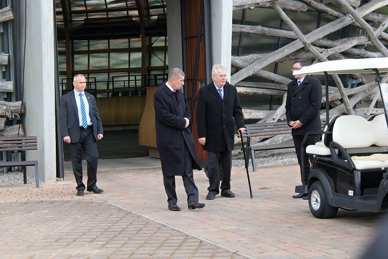 Prezident Miloš Zeman na návštěvě u Andreje Babiše v Čapím hnízdě.