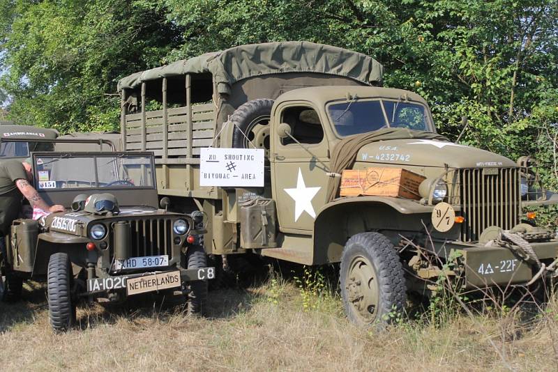 Deváté setkání příznivců US Army v Drahňovicích. 