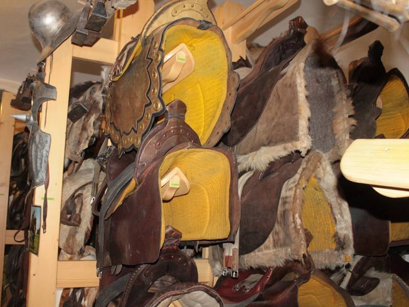 V muzeu ve Vysoké Lhotě uvidí návštěvníci třeba sedlo z pohádky Tři oříšky pro Popelku.