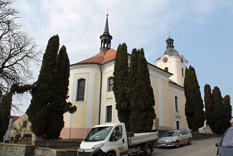 Doprava by měla z centra Divišova zmizet na obchvat. Pak bude v bezpečí i nová, zatím jen chystaná úprava centrálních náměstí.