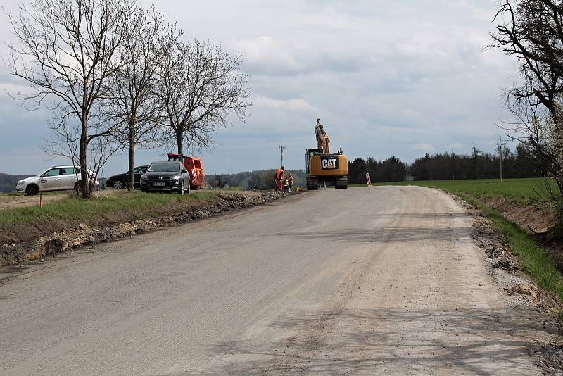 Rekonstrukce silnice II/112 u Chotýšan.