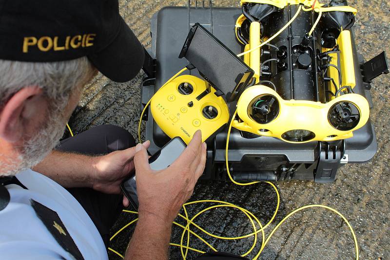 Podvodní dron slouží Poříčnímu oddělení Policie ČR Slapy už několik měsíců.