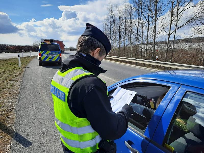 Policejní kontrola v době Velikonoc.