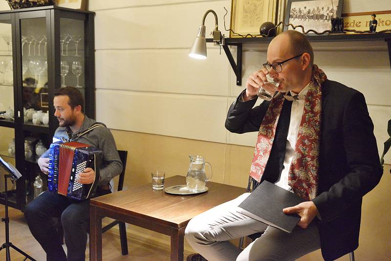 Na druhém setkání Benešovského literárního festivalu se účastníci pomyslně setkali s Eduardem Bassem.