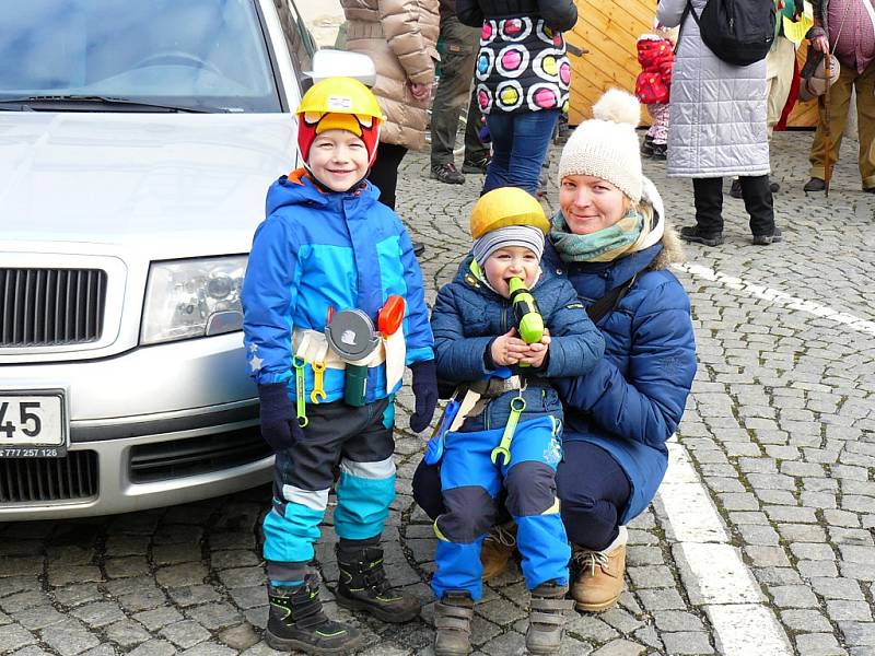 Masopust zahájili také v Pyšelích, a to tradičním průvodem masek.