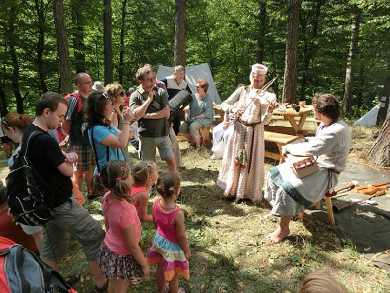 Na hradě ve Zlenicích si návštěvníci o víkendu užijí bohatý program jako ze středověku