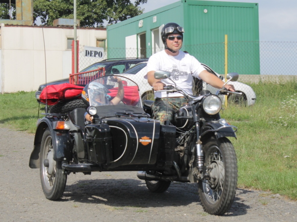 Motocykly značky Ural a Dněpr se sjely Na Homolce - Benešovský deník