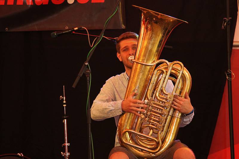 Kapelu ŠouflŠou tvoří čtyři mladí muzikanti, Jindra Chytráček, Ondra Němeček, Vojta Jasenovec přezdívaný Slávek a Kuba Semera.