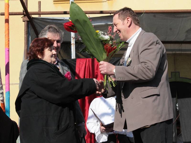 V Miličíně nechodí o masopustu průvod maškar po obci, ale na rynku se hraje už 20 let divadlo.