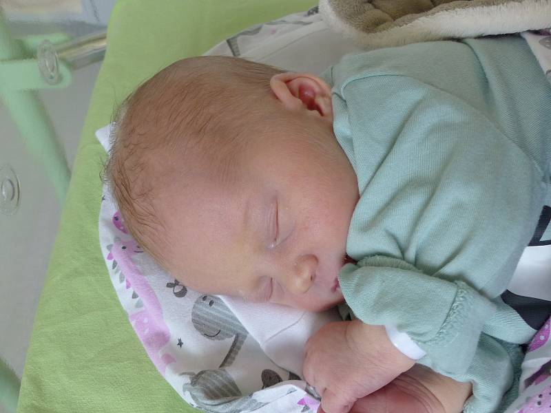 Jenovéfa Ouzká se narodila 20. července 2021 v kolínské porodnici, vážila 3145 g a měřila 49 cm. Do Krakovan  - Božce odjela s maminkou Michaelou a tatínkem Lukášem.