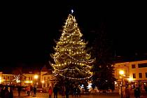 Vánoční stromky rozsvítí města i na Benešovsku.