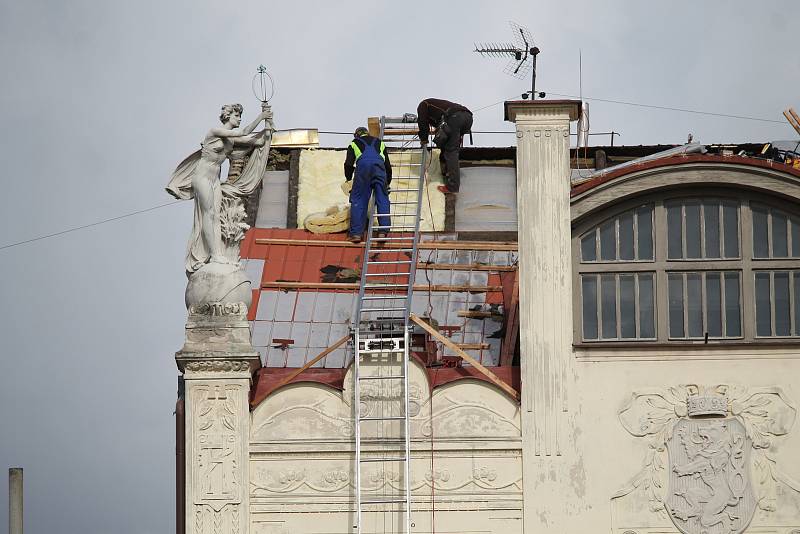 Oprava střechy Muzea umění a designu v Benešově.