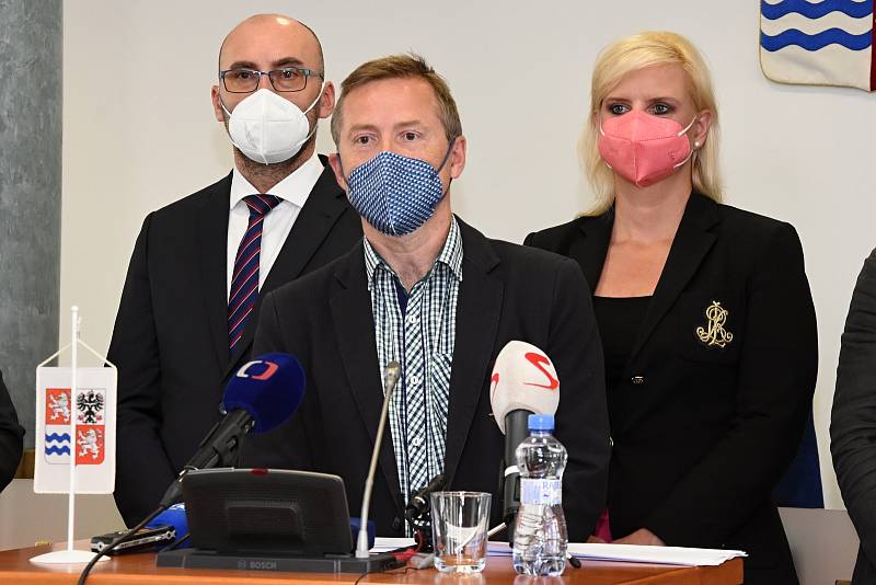 Z tiskové konference o dopadech koronavirové krize na Středočeský kraj.
