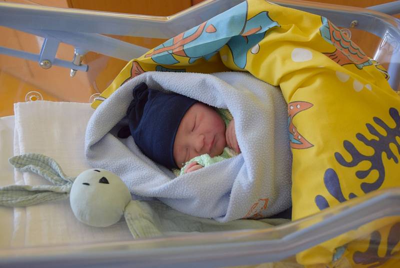 Tobiáš Janda se rodičům Michale a Ladislavovi narodil v benešovské nemocnici 12. května 2022 hodinu a 19 minut po půlnoci. Vážil 3520 gramů a rodiče si ho odvezou domů do Vlašimi.