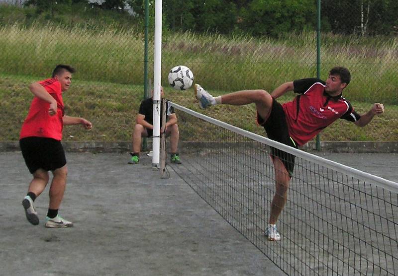 Nohejbalový turnaj v Ostředku.