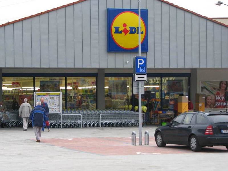 V Týnci nad Sázavou konečně otevřeli supermarket Lidl