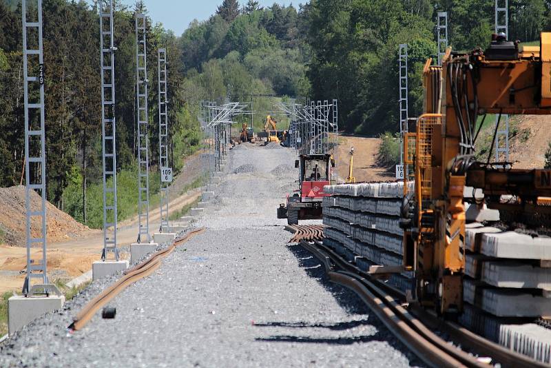 Stavba IV. železničního tranzitního koridoru u Heřmaniček 19. května 2022.