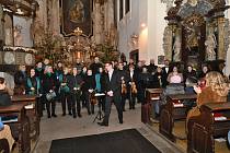 Vánoční koncert smíšeného pěveckého sboru Melos v kostele sv. Anny v Benešově.