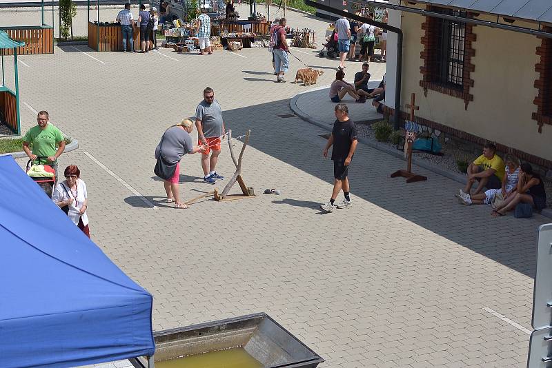 Třetí Skleněný jarmark se konal znovu v sázavské Huti František.