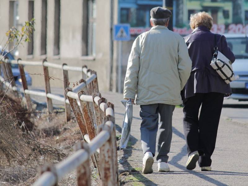 Zábradlí v Hodějovského ulici čeká generálka.