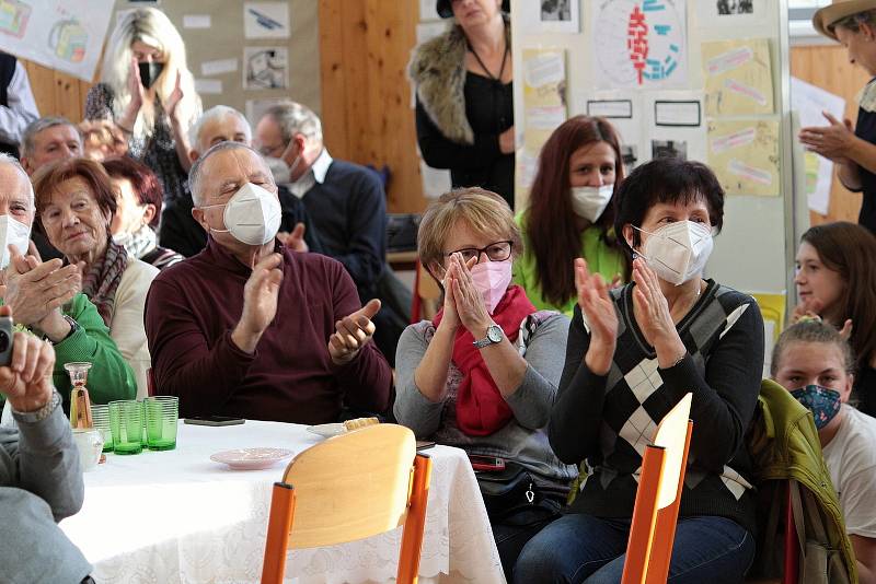 Projektový měsíc v Základní škole v Chotýšanech na téma první Československá republika vyvrcholil prezentací žáků před rodiči a prarodiči.