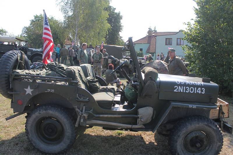 Deváté setkání příznivců US Army v Drahňovicích. 