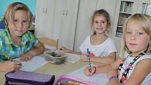Prvňáčci ze ZŠ Jiráskova Benešov malovali svůj první den ve škole.