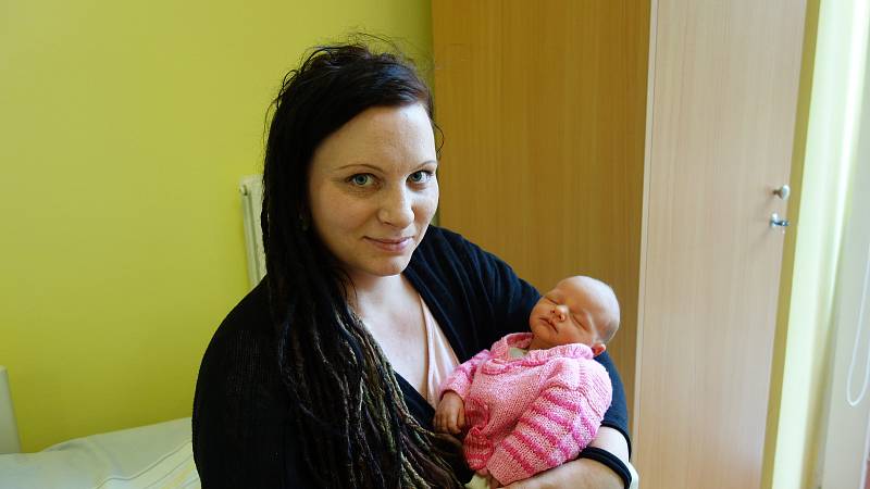 Johanka Kutišová se rodičům Sandře Linhartové a Martinu Kutišovi narodila 24. května 2019 v 8 hodin a 55 minut, vážila 2920 gramů a měřila 50 centimetrů. Doma v Božkovicích má sestřičku Jasmínku (3).