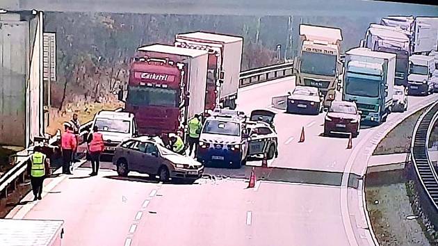 Tragická nehoda na 42. kilometru dálnice D1 ve směru na Prahu.