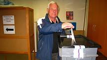 Týnec nad Sázavou - Zájem o hlasování, vyšší než při posledních volbách, zaznamenali komisaři také ve volebním okrsku číslo 9, který je v hasičské zbrojnici.